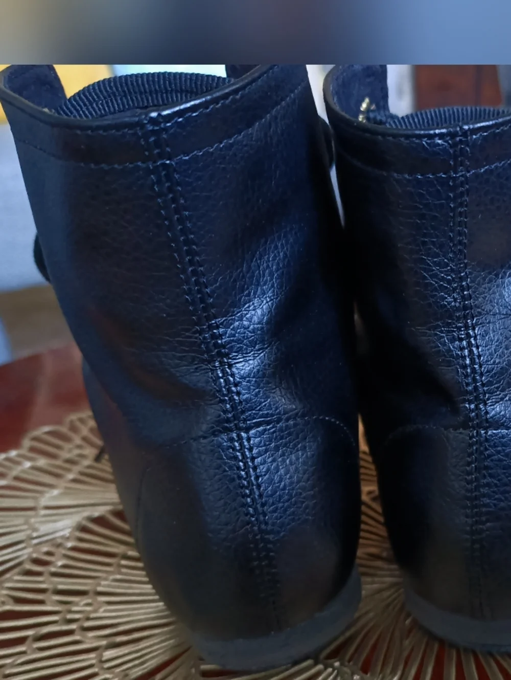 Black Lace-up Ballet Flats Black Soft Leather Shoes/Boots, like new, size 2Y